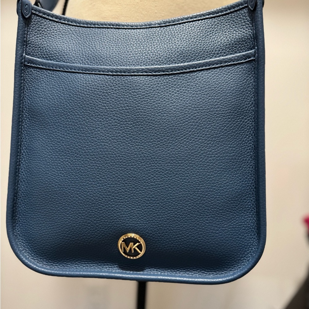 Michael Kors Crossbody in Blue Leather with guitar strap - Picture 2 of 7